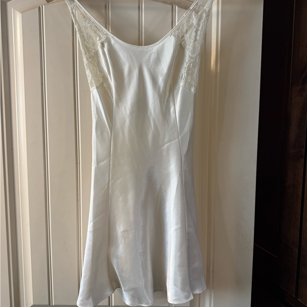 Victoria Secret Elegant Cream Lace Slip